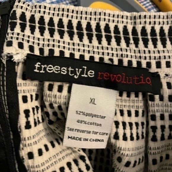 Women's Freestyle woven black and white mini skirt. Size XL - Picture 2 of 5